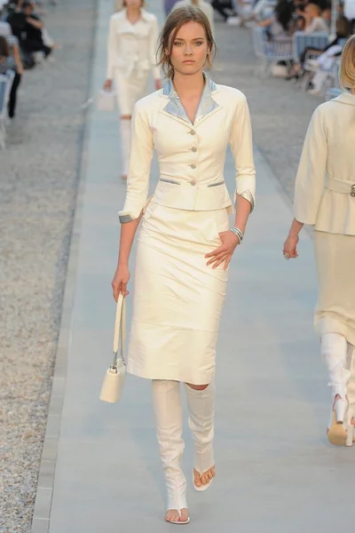 Look 10